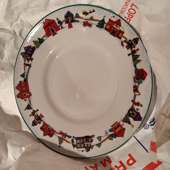 Set of 4, Cooks Club Falls Church Christmas Village, Cups & Saucers - Picture 2 of 5